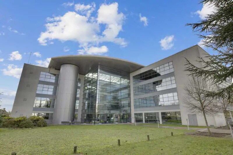 1 Rue Arnold Schoenberg, Guyancourt for lease - Building Photo - Image 1 of 11