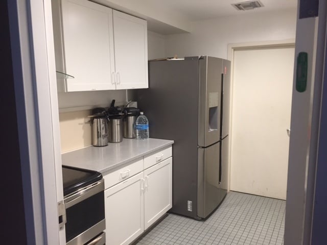 555 E Memory Ln, Santa Ana, CA for lease - Building Photo - Image 2 of 4