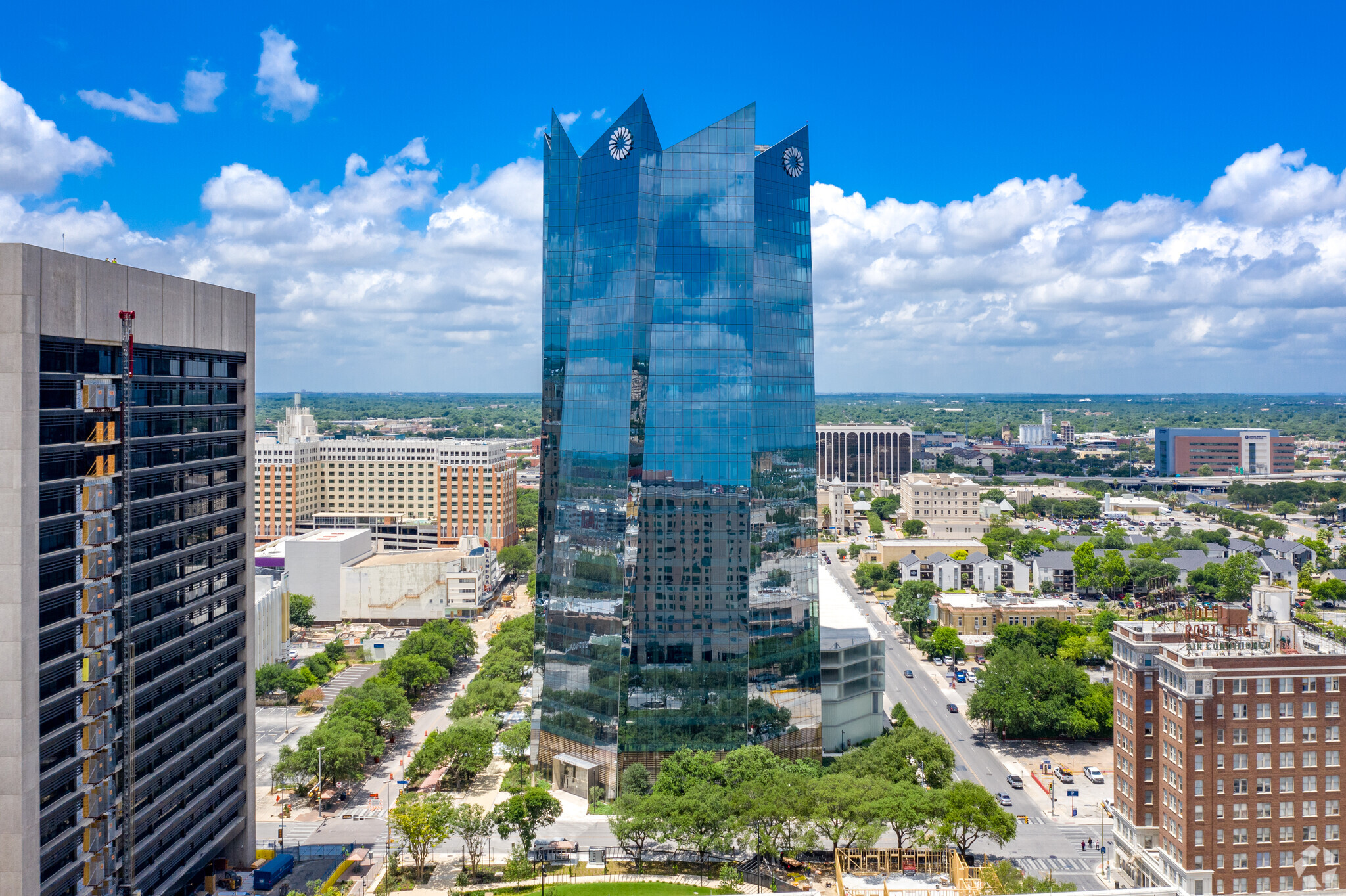 111 W Houston St, San Antonio, TX 78205 - Frost Tower | LoopNet