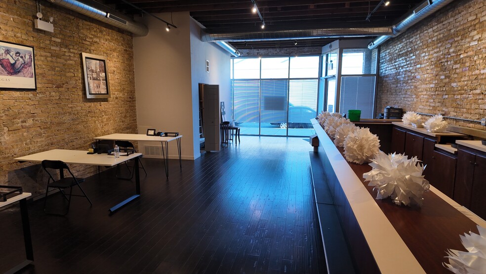 5116 W Irving Park Rd, Chicago, IL for lease - Interior Photo - Image 2 of 20