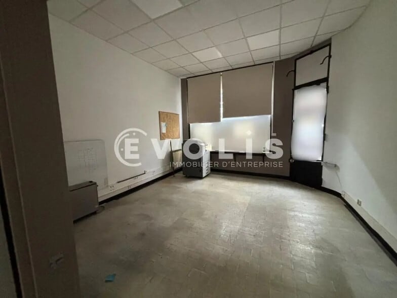 Retail in Amiens for sale - Interior Photo - Image 1 of 3