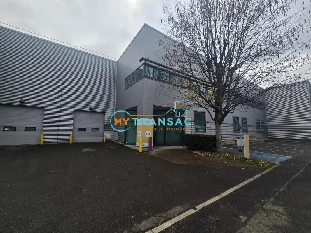 Flex in Ivry-sur-Seine for lease Building Photo- Image 1 of 6