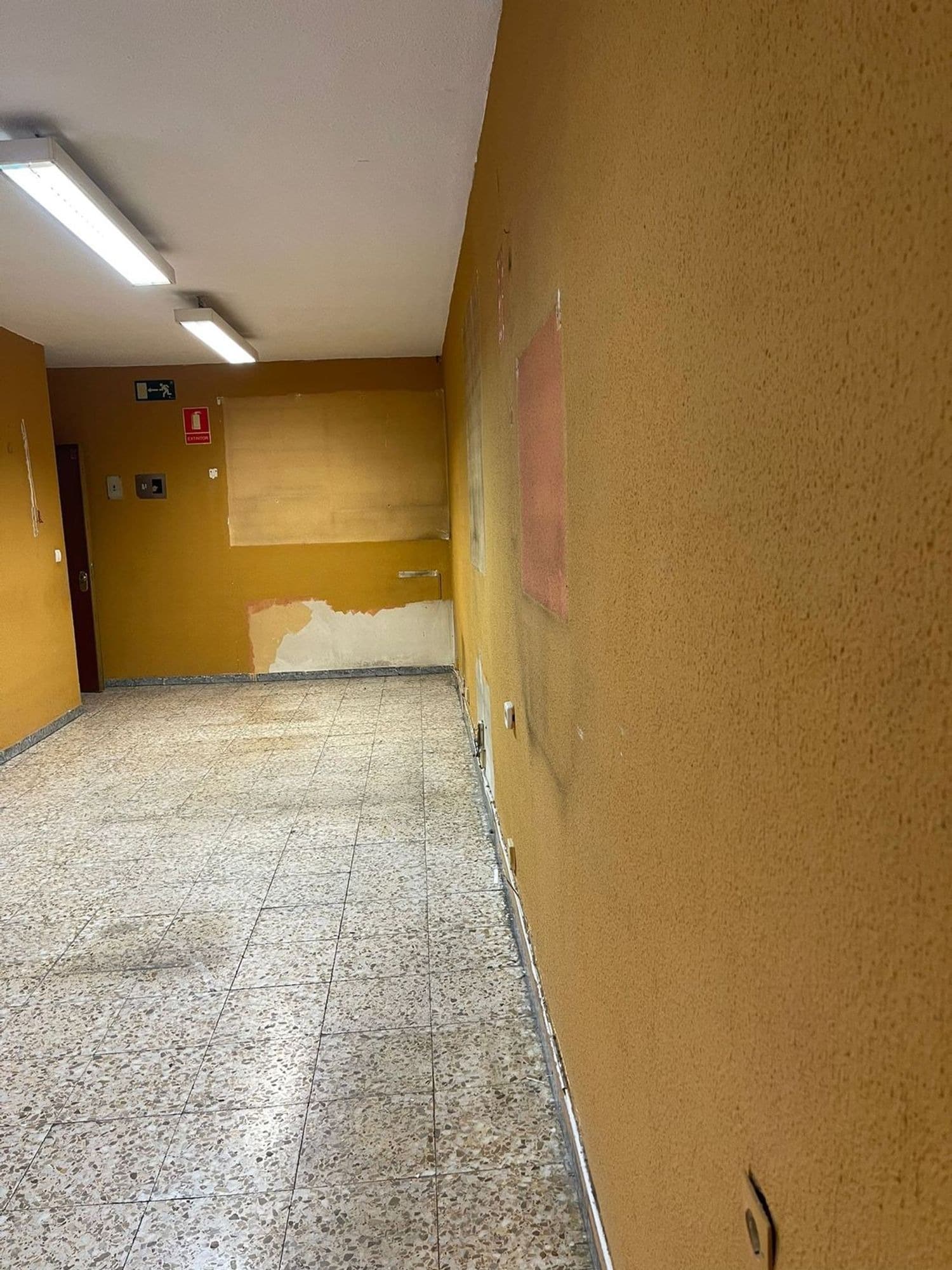 Office in Fuenlabrada, Madrid for lease Interior Photo- Image 1 of 3