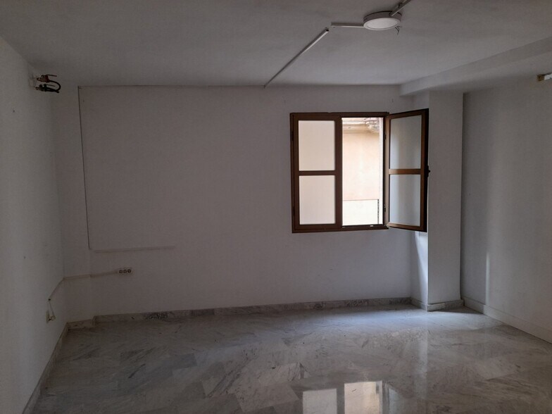 Office in Cáceres, Cáceres for lease - Building Photo - Image 2 of 5