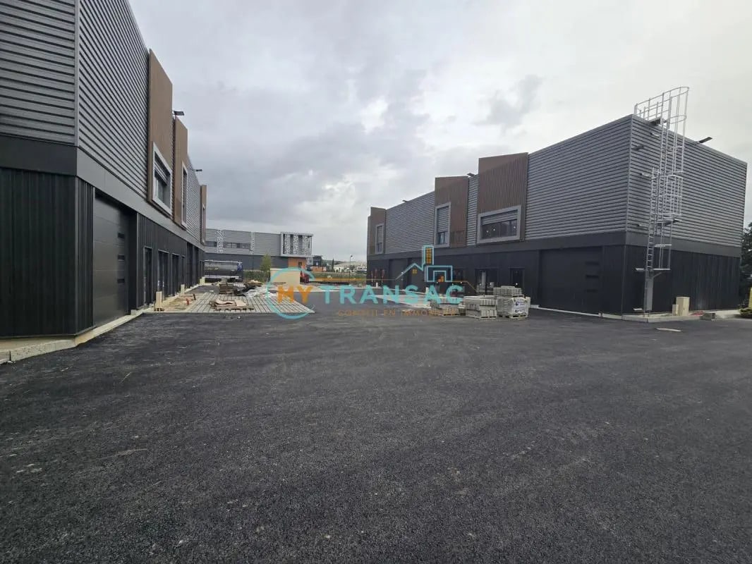 Flex in Courtry for sale Building Photo- Image 1 of 10