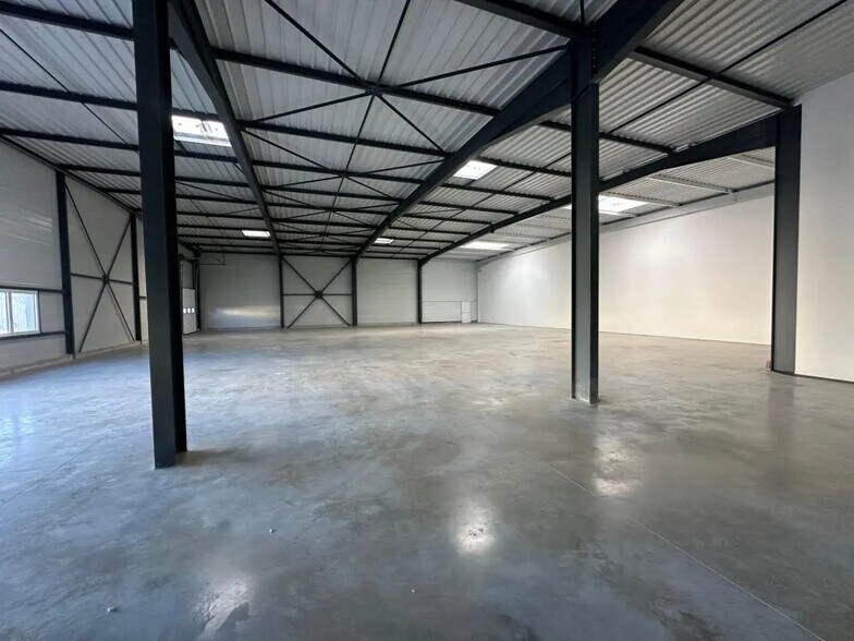 Retail in Rambouillet for lease - Building Photo - Image 3 of 13