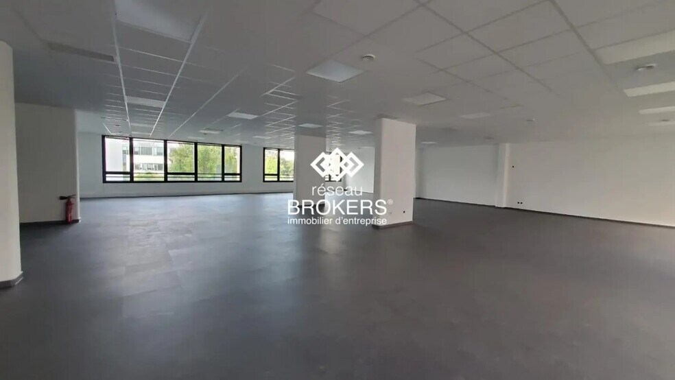 Office in Epagny Metz-Tessy for lease - Interior Photo - Image 3 of 6