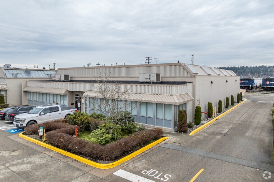638-674 Derwent Way, Delta, BC for sale - Primary Photo - Image 1 of 1
