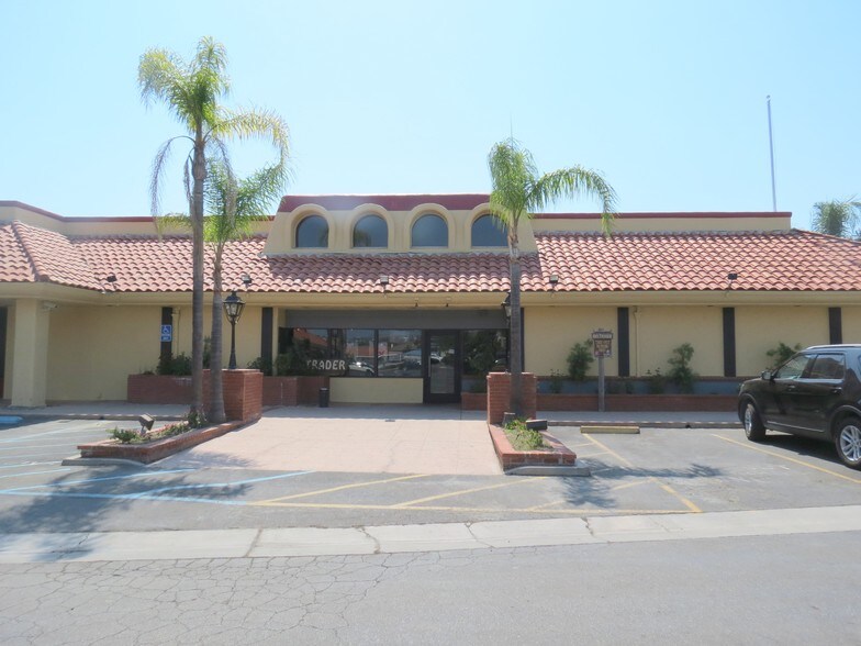 2710 E Chapman Ave, Orange, CA for lease - Building Photo - Image 1 of 5