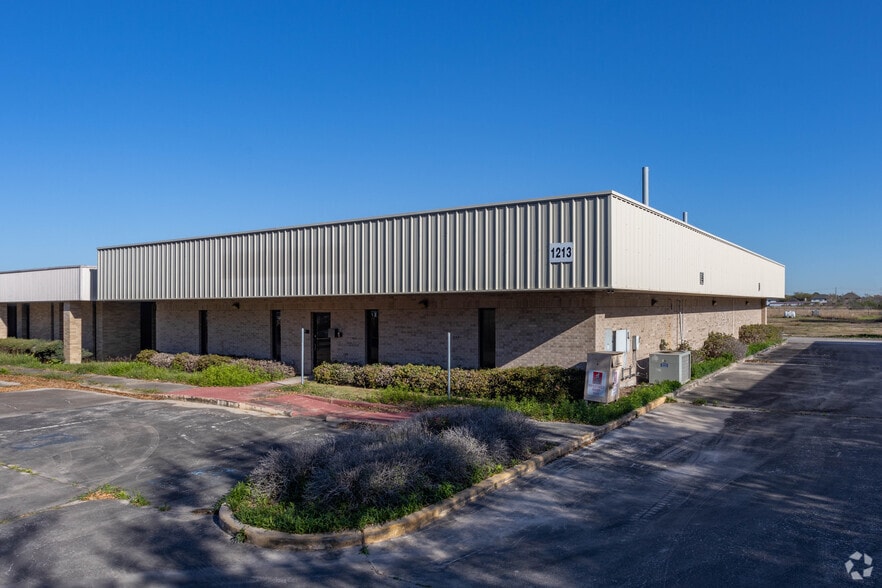 1209 Genoa Red Bluff Rd, Pasadena, TX for sale - Primary Photo - Image 1 of 1