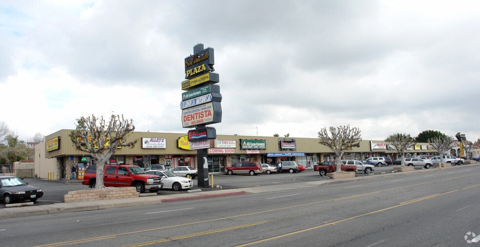 901-1039 Truman St, San Fernando, CA for lease - Building Photo - Image 1 of 6