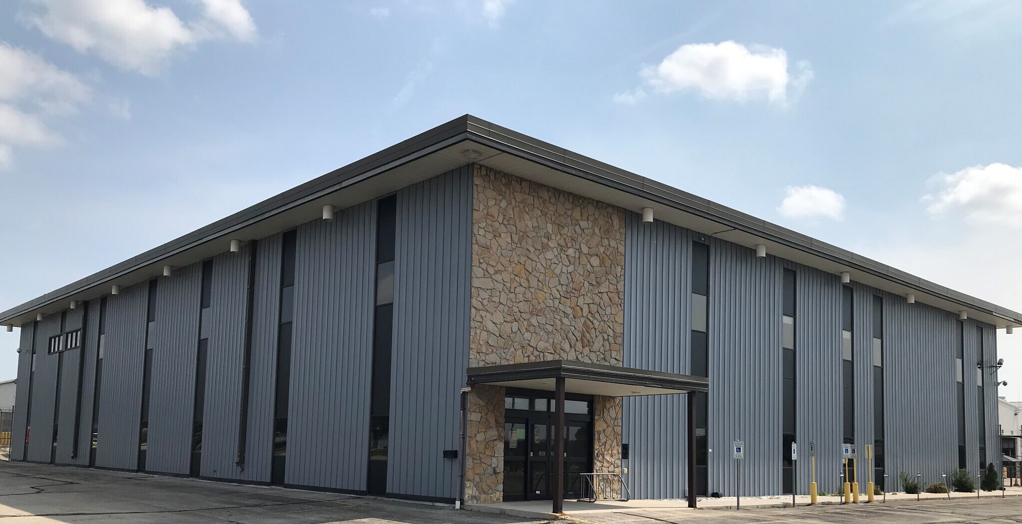 1300 S Lynndale Dr, Appleton, WI for sale Building Photo- Image 1 of 1