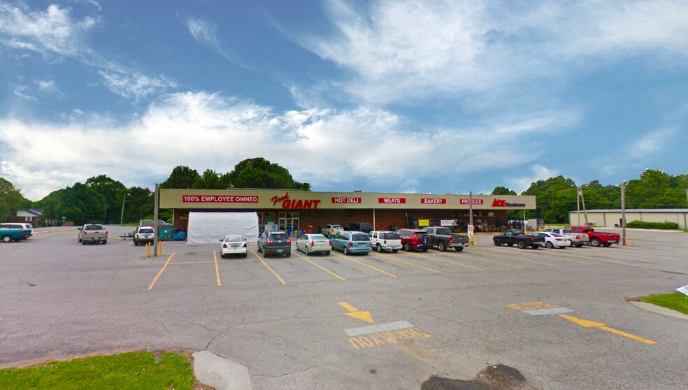 6135 Benton Rd, Paducah, KY 42003