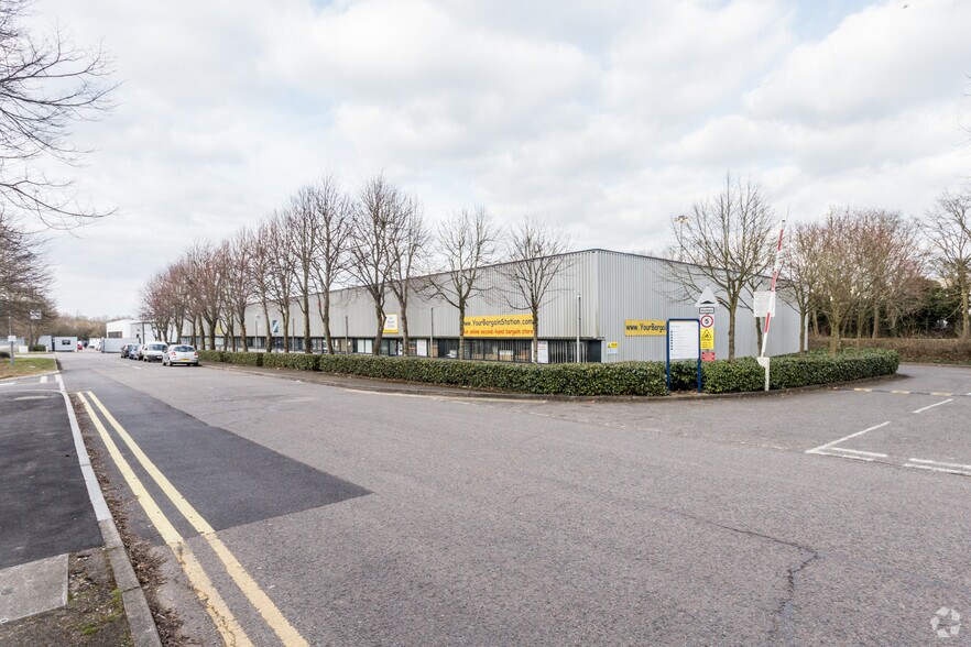 1-7 Clarke Rd, Milton Keynes for lease - Building Photo - Image 3 of 5