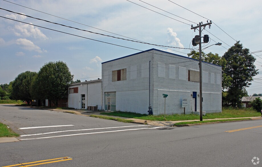 1707 N Main Ave, Newton, NC for sale - Primary Photo - Image 1 of 1