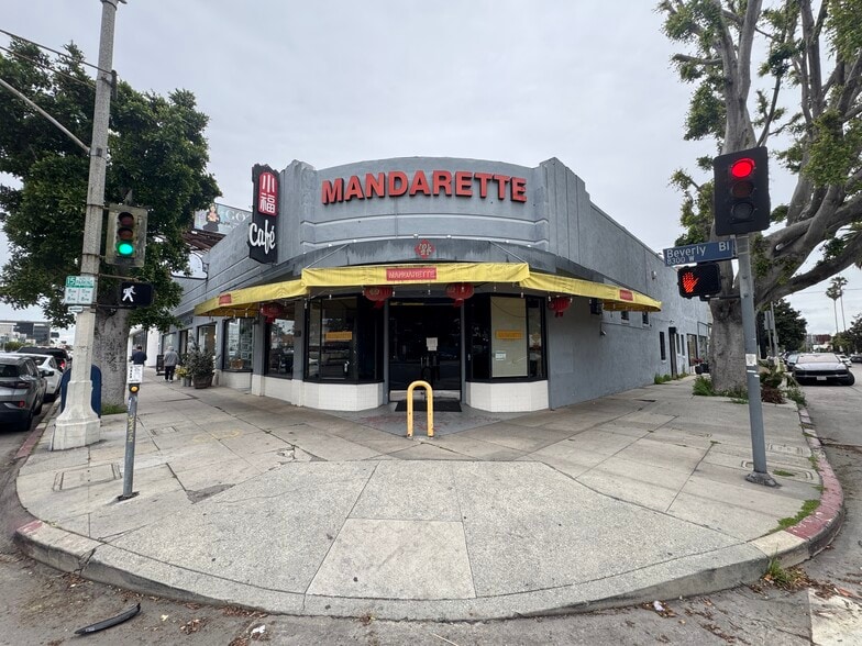8376-8386 Beverly Blvd, Los Angeles, CA for lease - Building Photo - Image 1 of 3