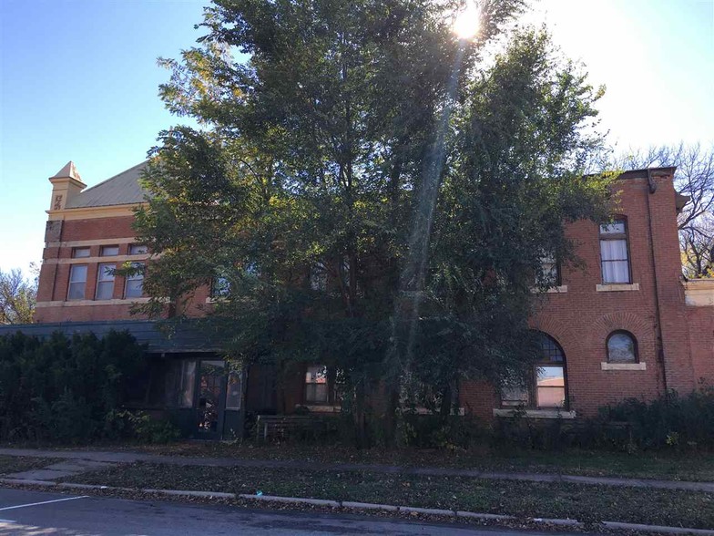 202 S Main St, Lindsborg, KS for sale - Building Photo - Image 1 of 1