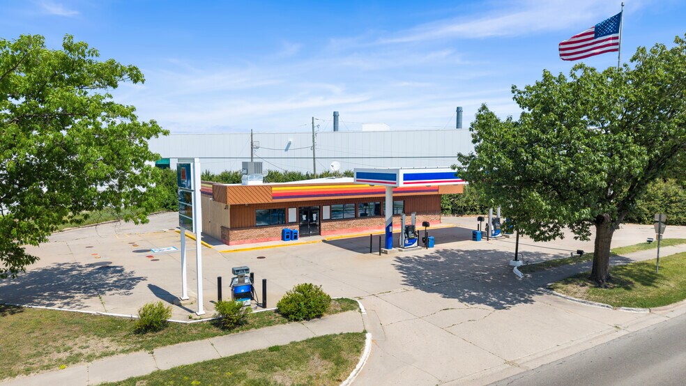 1505 Bridge St, Charlevoix, MI for sale - Building Photo - Image 2 of 56