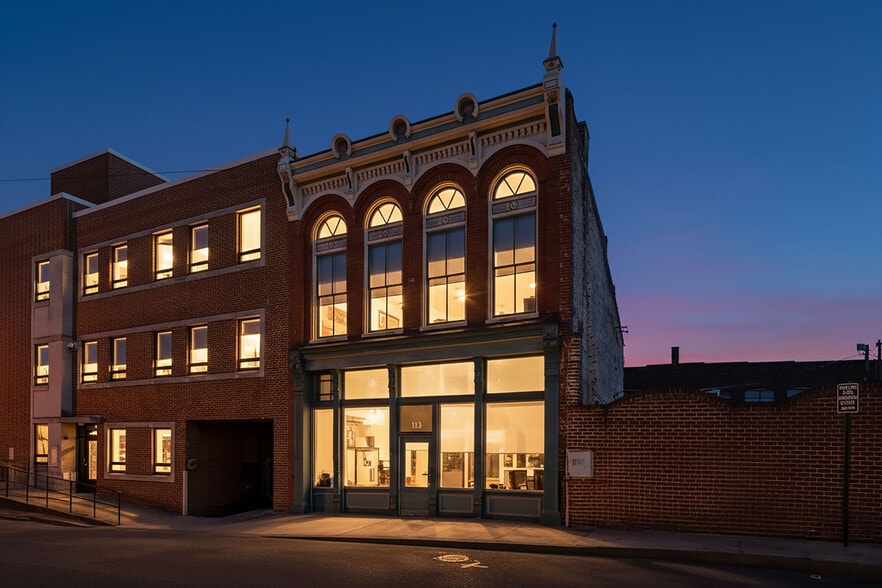 111 S Augusta St, Staunton, VA for sale - Primary Photo - Image 1 of 25