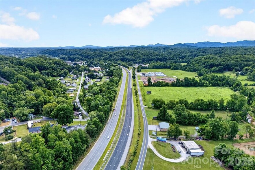 533 Catawba River Rd, Old Fort, NC for sale - Building Photo - Image 3 of 20
