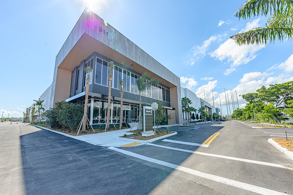 311 Racetrack Loop, Pompano Beach, FL for lease Interior Photo- Image 1 of 20