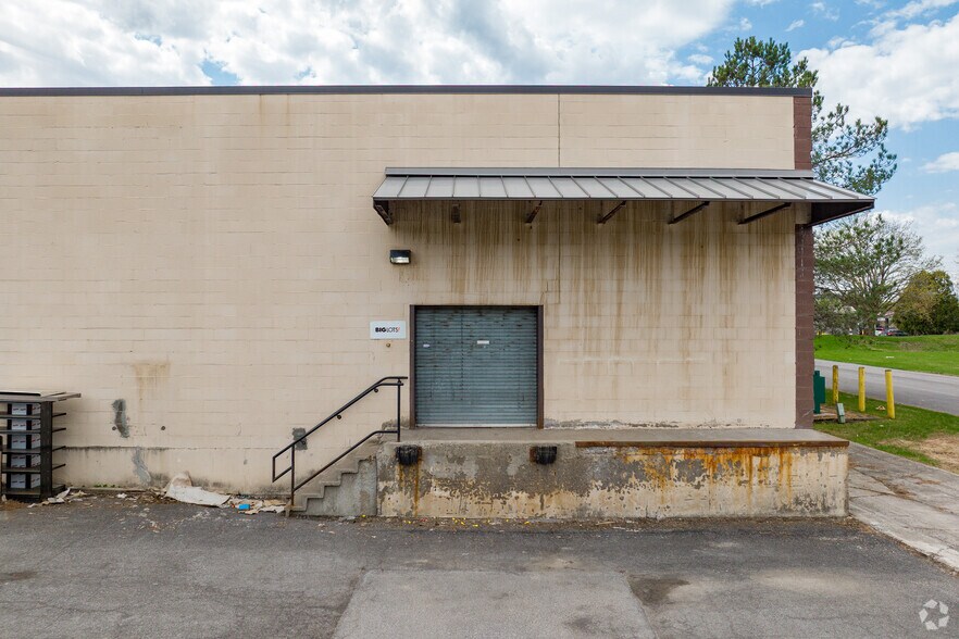 102 Utica St, Hamilton, NY for lease - Building Photo - Image 3 of 8