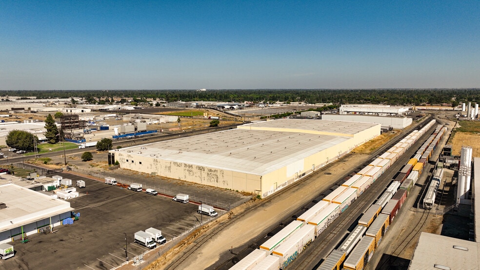 536 S Mariposa Rd, Modesto, CA for sale - Building Photo - Image 2 of 8