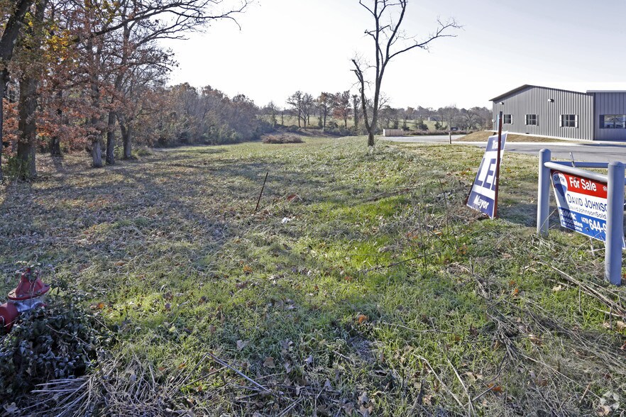 1095 E Lowell Ave, Cave Springs, AR for sale - Primary Photo - Image 1 of 1