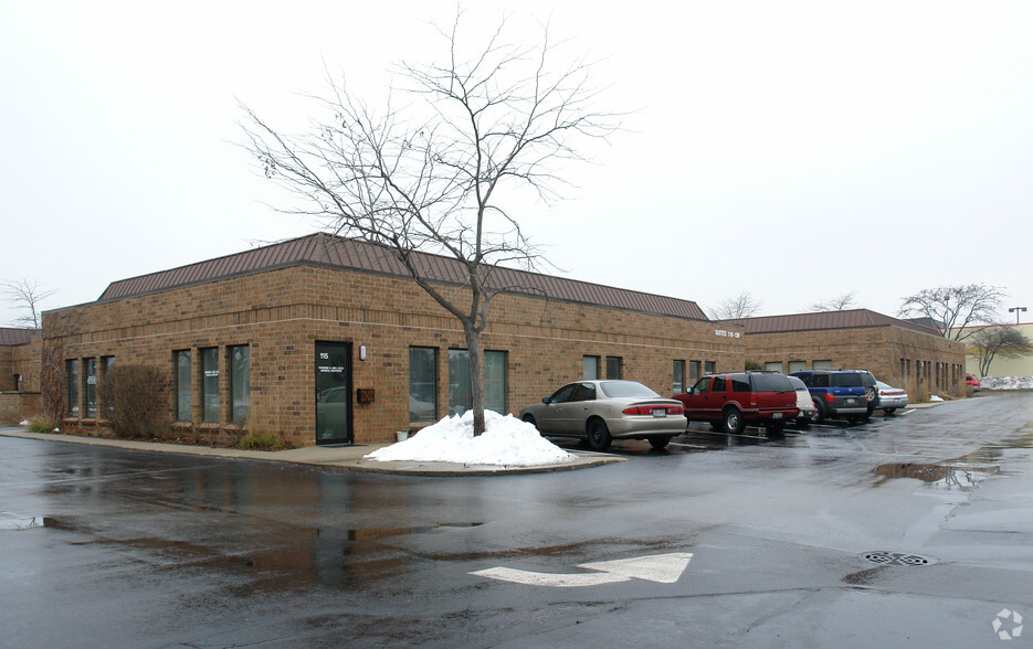 10 W Phillip Rd, Vernon Hills, IL for lease - Building Photo - Image 1 of 6