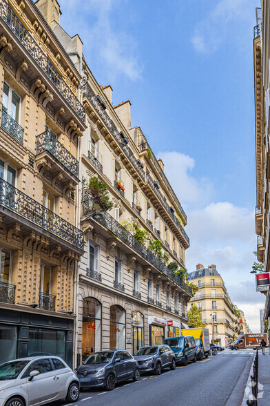 Retail in Paris for lease - Building Photo - Image 3 of 7