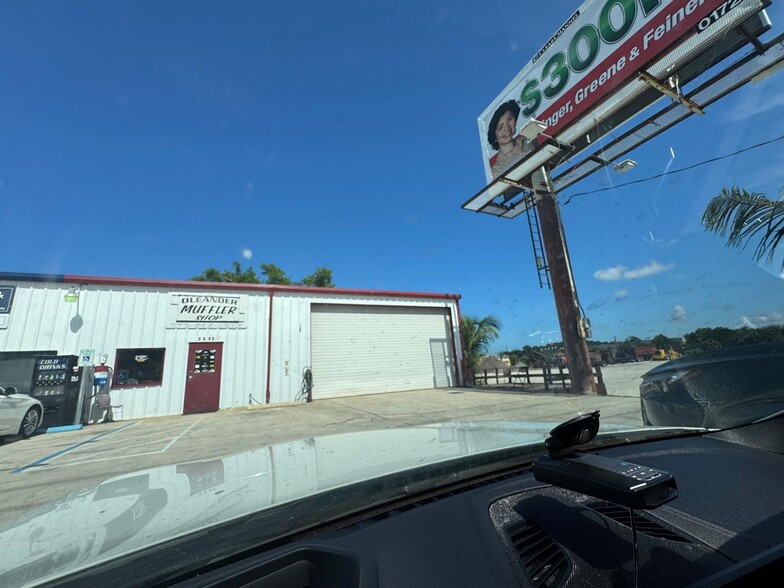 3608 Oleander Ave, Fort Pierce, FL for sale - Building Photo - Image 3 of 3