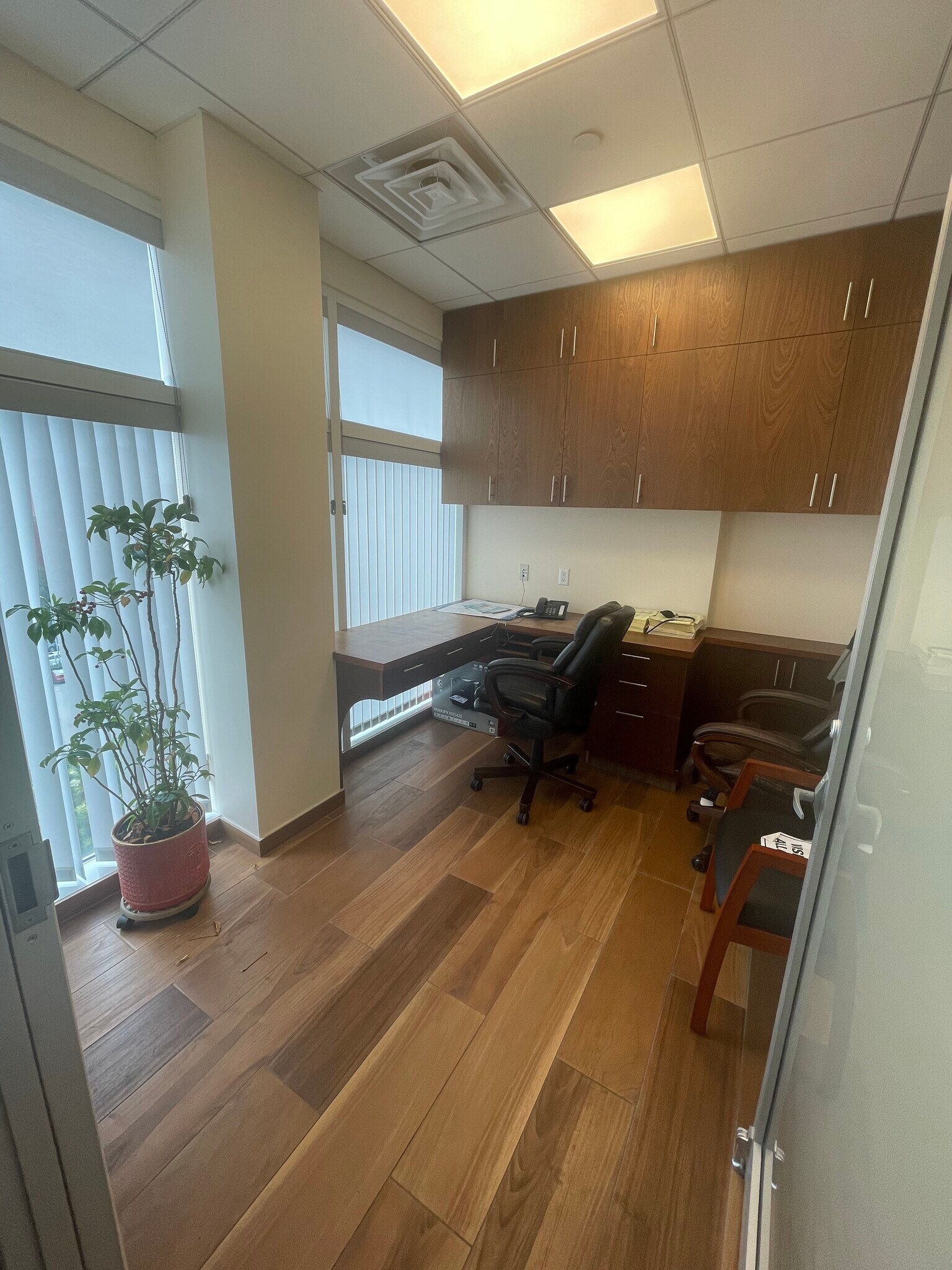 13668 Roosevelt Ave, Flushing, NY 11354 regular office, medical