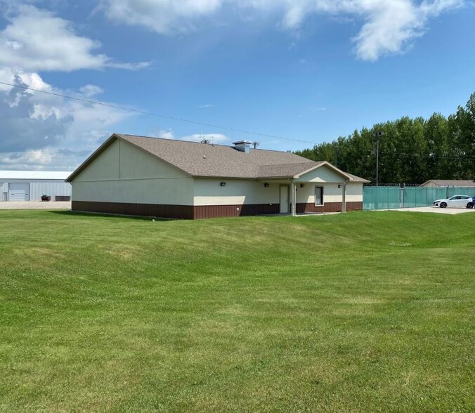 473 Division St, Pembina, ND for sale - Primary Photo - Image 1 of 3