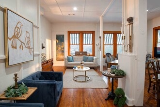 373-375 W 19th St, Houston, TX for lease Building Photo- Image 2 of 6