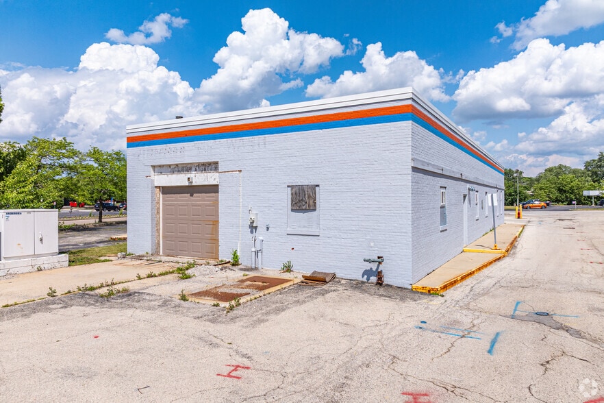 1910 Plum St, Aurora, IL for sale - Building Photo - Image 2 of 4