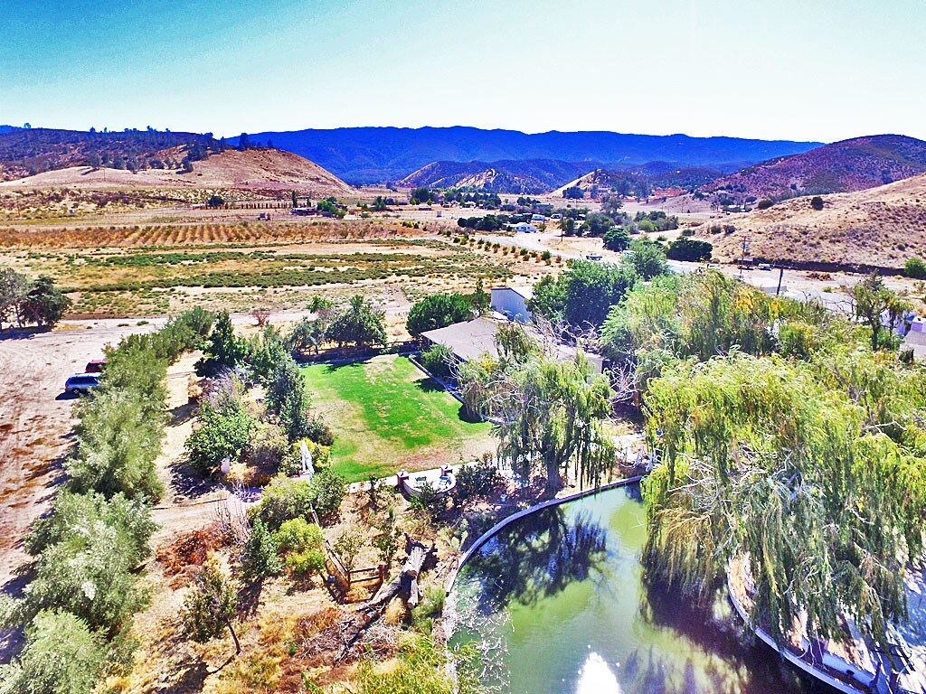 3 Points Rd, Lake Hughes, CA 93532