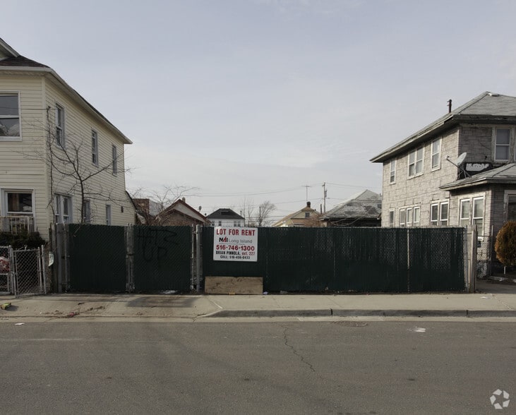 329 Beach 73rd St, Arverne, NY for lease - Building Photo - Image 2 of 2