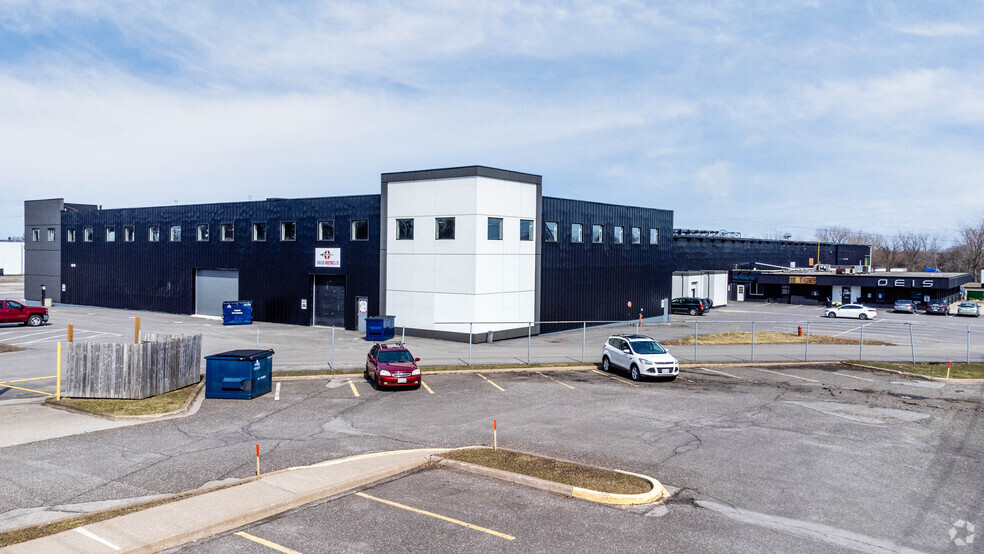 4256 Carroll Ave, Niagara Falls, ON for lease - Primary Photo - Image 1 of 5