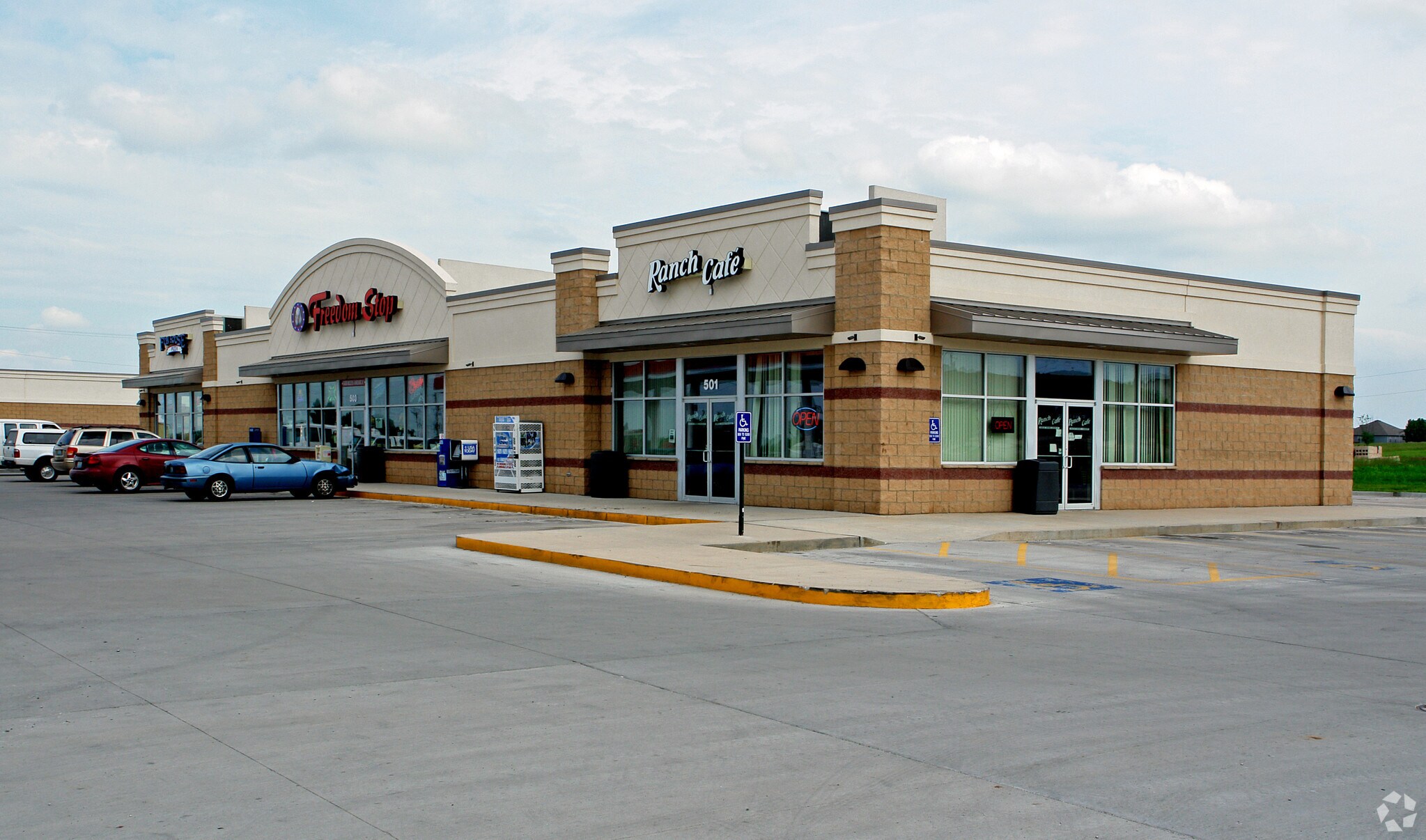 503 E Walnut St, Raymore, MO for sale Primary Photo- Image 1 of 1