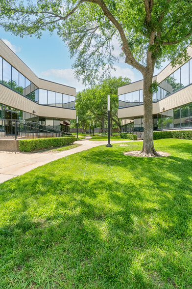 6600 Lyndon B Johnson Fwy, Dallas, TX for lease - Building Photo - Image 3 of 29