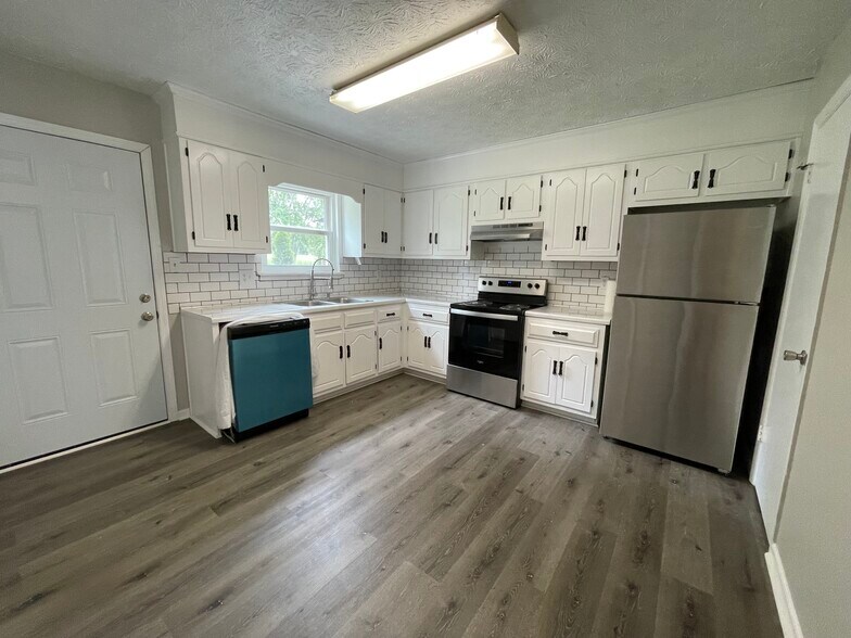 290 Colbert School Rd, Colbert, GA 30628 DellVilla Apartments