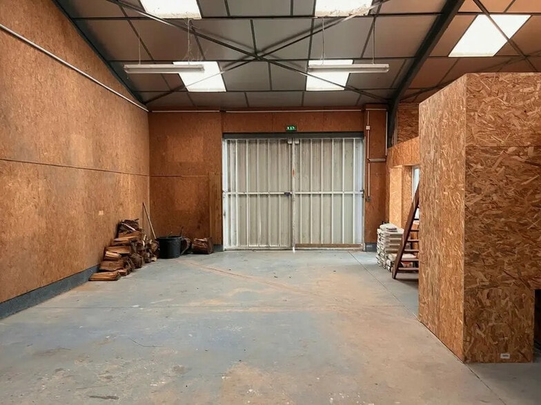 Office in Vannes for lease - Interior Photo - Image 2 of 3