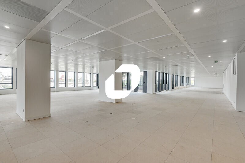 Office in Saint-Denis for lease Building Photo- Image 1 of 15