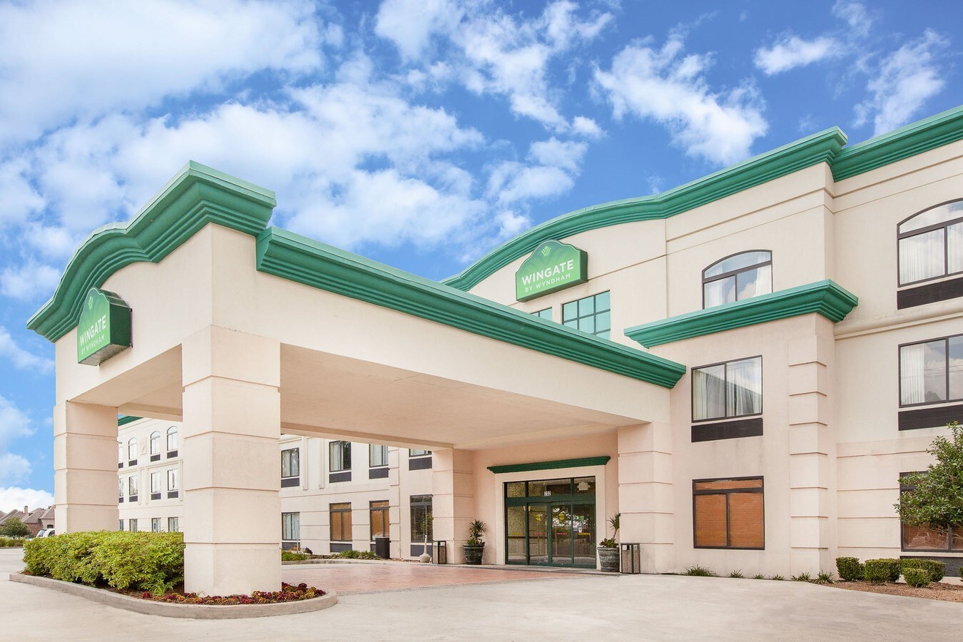 702 E Kaliste Saloom Rd, Lafayette, LA 70508