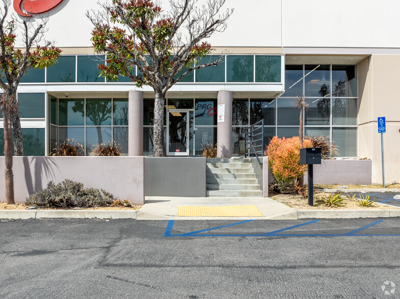 1245 Aviation Pl, San Fernando, CA for lease - Building Photo - Image 2 of 7