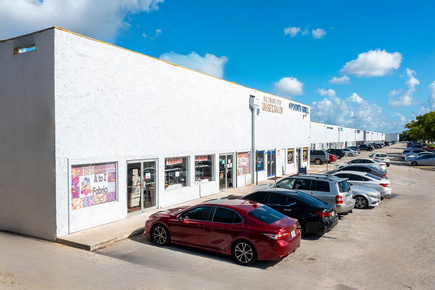 3927-3999 NW 19th St, Lauderdale Lakes, FL for lease - Building Photo - Image 2 of 5