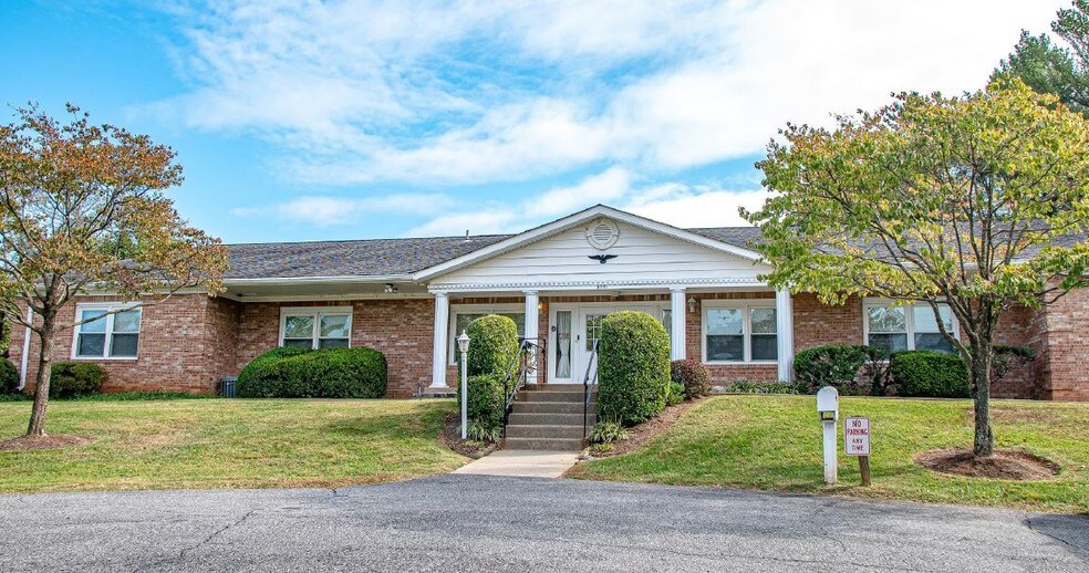 3551 Waterway Dr, Montclair, VA 22025