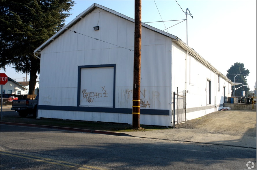 1319 W Goshen Ave, Visalia, CA for sale - Building Photo - Image 3 of 3