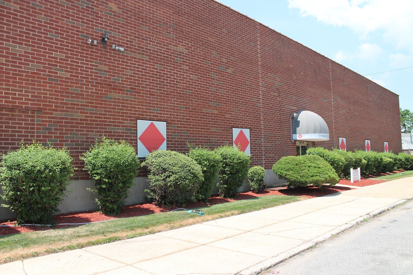 77 Second Ave, Garden City Park, NY 11040