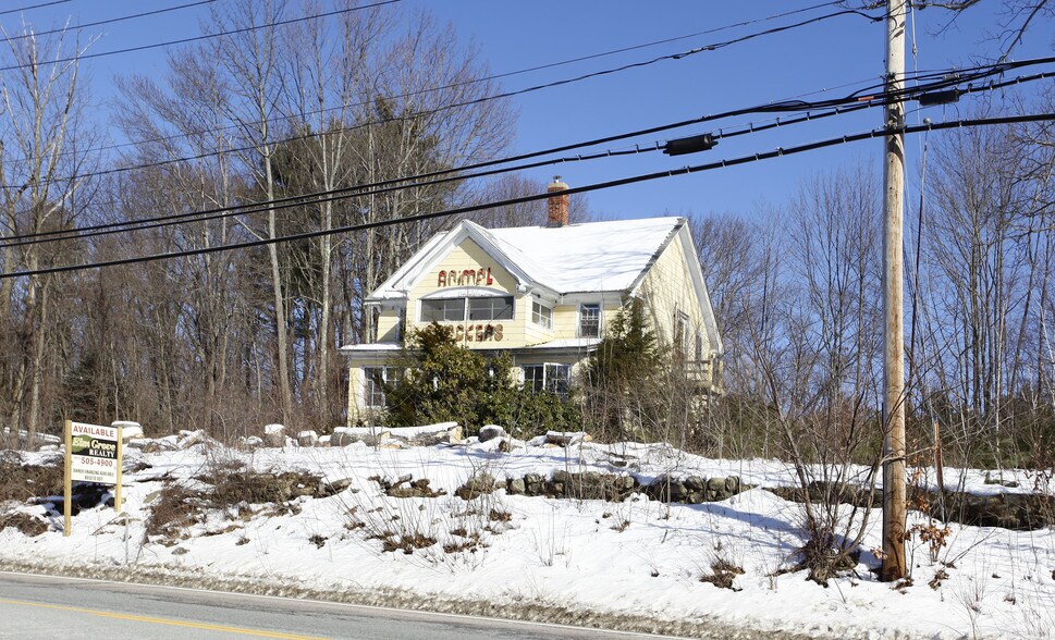 1135 Hooksett Rd, Hooksett, NH 03106